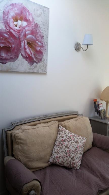 Les Trois Roses Hotel แอบบ์วิลล์ ภายนอก รูปภาพ