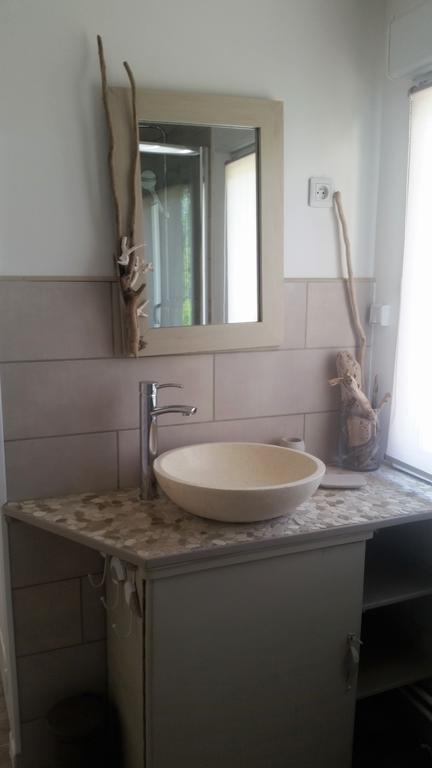 Les Trois Roses Hotel แอบบ์วิลล์ ภายนอก รูปภาพ